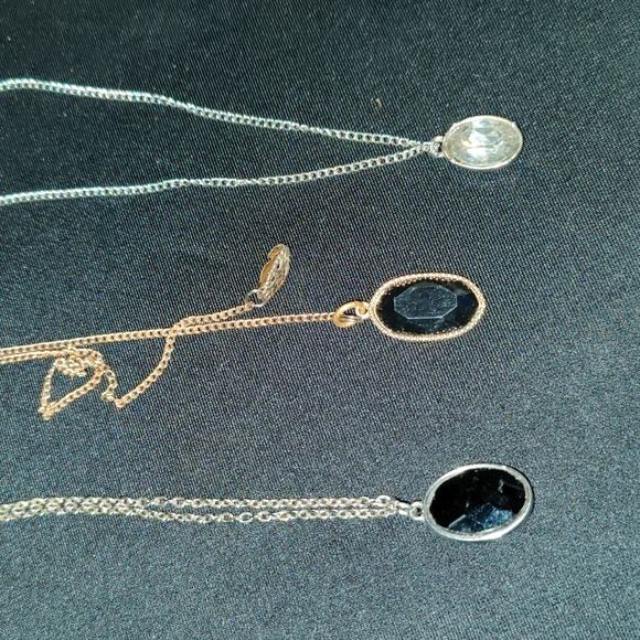 4 necklaces and 1 pendant - Picture 2 of 3